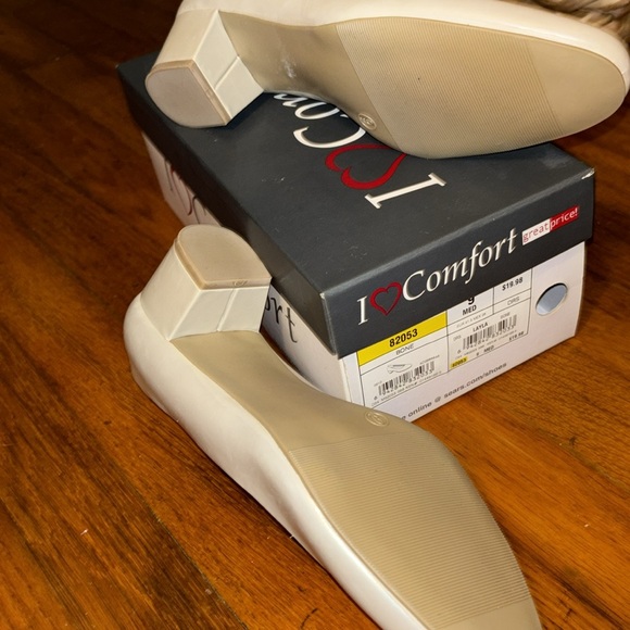 NWT I Comfort size 9 women’s bone color heels only worn to try on. - Picture 7 of 7